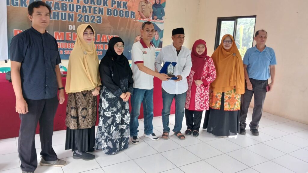 The Chemistry Department PKM team went to the village of mekarjaya cigudeg